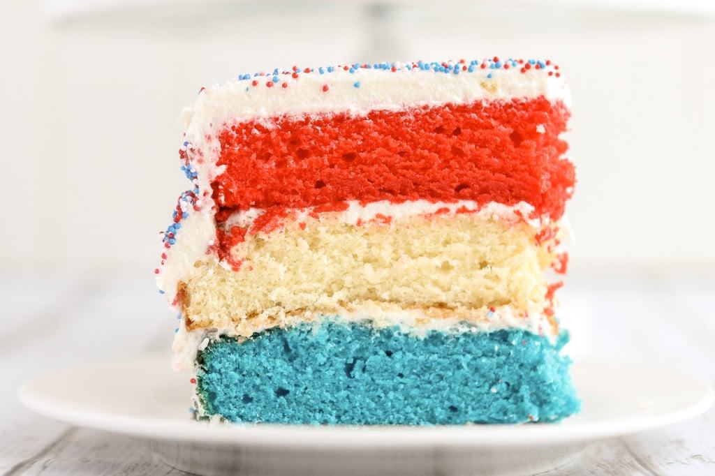 Patriotic Layer Cake | Strawberry Blondie Kitchen