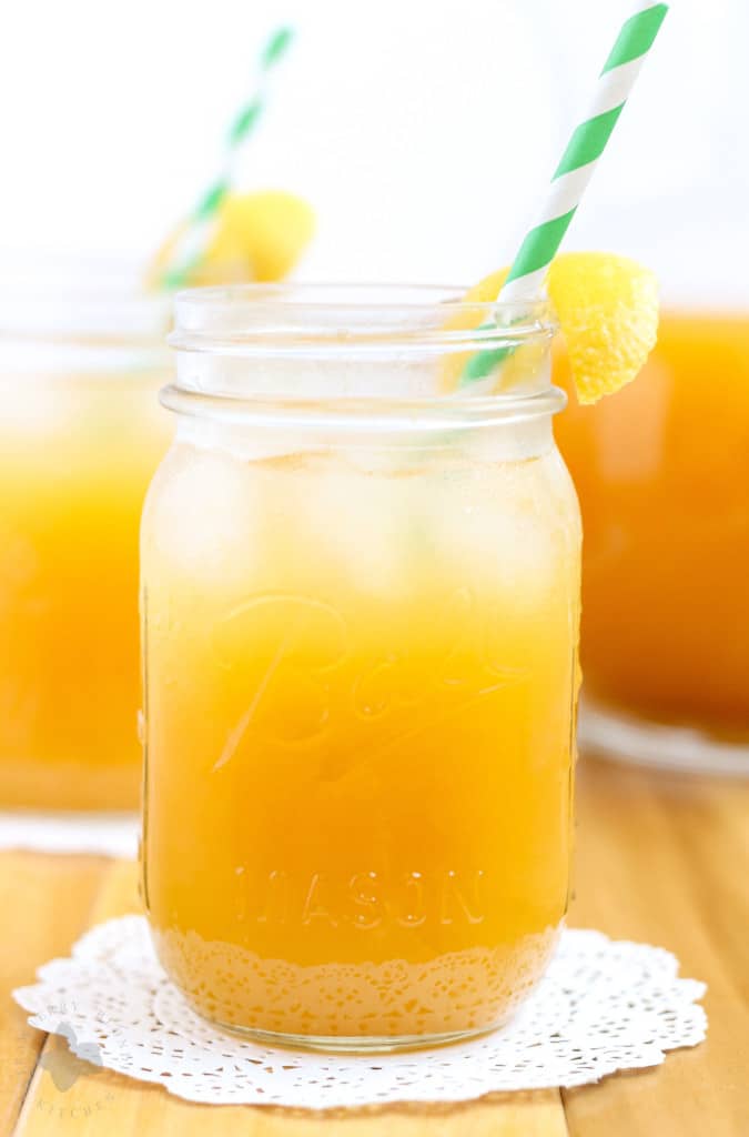 This Mango Green Tea Lemonade is the perfect thirst quencher for those long hot days of summer. Sweet mangoes pair perfectly with sour lemons and the bright taste of green tea making this drink both refreshing and addictive. | Strawberry Blondie Kitchen