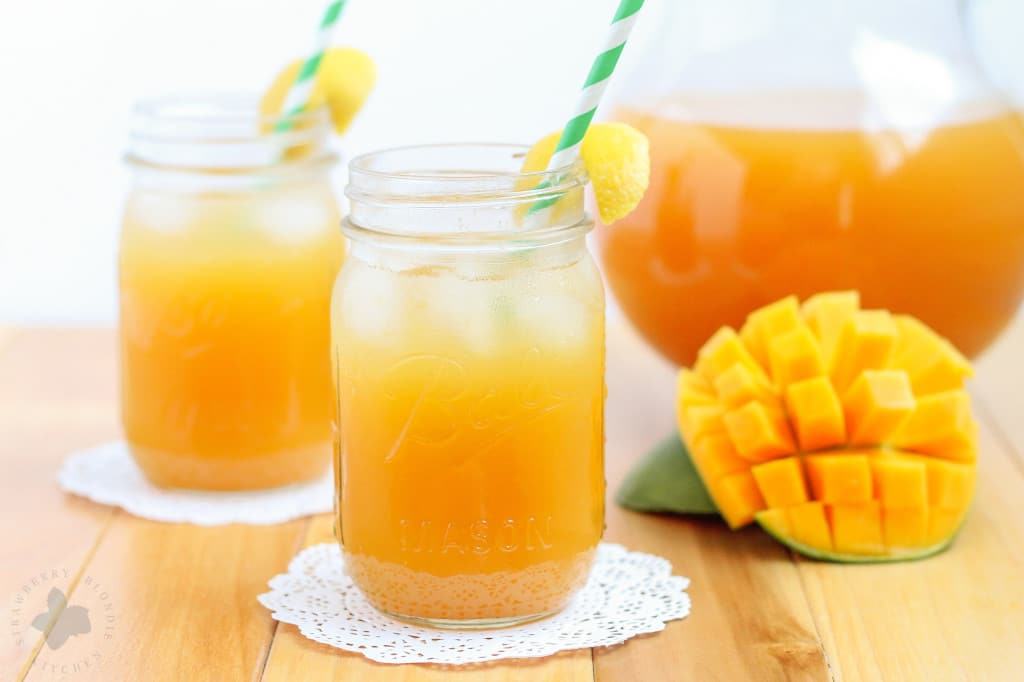 This Mango Green Tea Lemonade is the perfect thirst quencher for those long hot days of summer. Sweet mangoes pair perfectly with sour lemons and the bright taste of green tea making this drink both refreshing and addictive. | Strawberry Blondie Kitchen