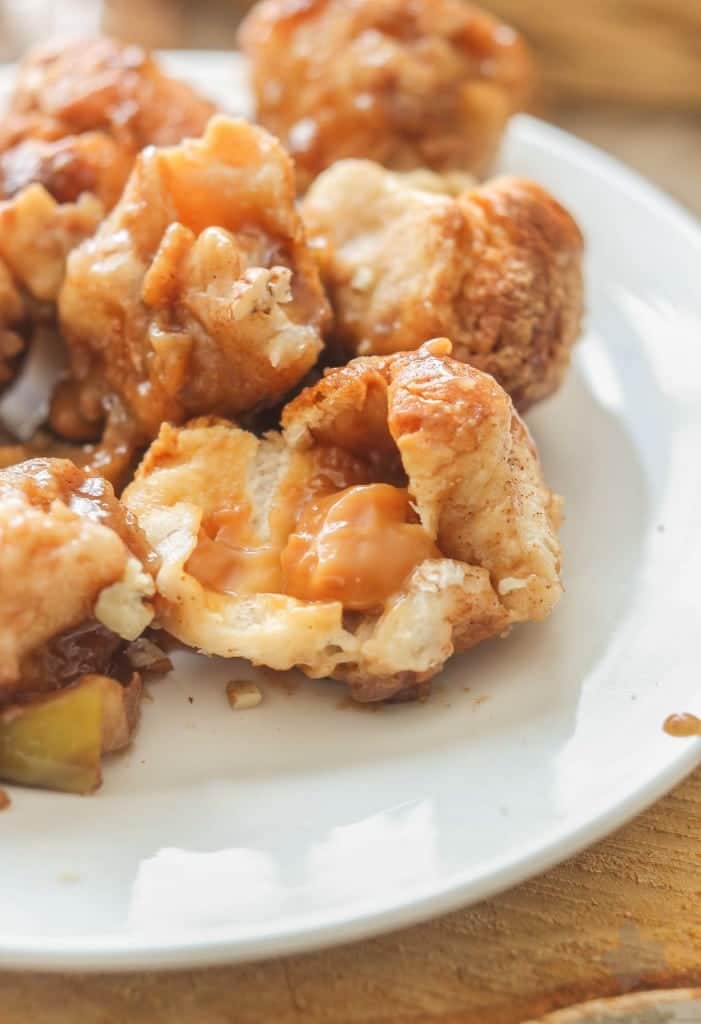 Ooey, Gooey Caramel Apple Monkey Bread is layered with sauteed apples, homemade caramel sauce, cinnamon and pecans. It's a yummy twist on classic monkey bread that'll have you never turning back. | Strawberry Blondie Kitchen
