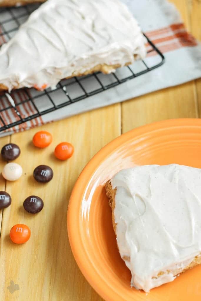 Wake up and enjoy the delicious flavors of fall with these scrumptious Pumpkin Spice Latte Scones. Made with pumpkin spice cake minx, pumpkin spice m & m's and topped with cinnamon cream cheese frosting, these are sure to start your morning off sweetly. | Strawberry Blondie Kitchen