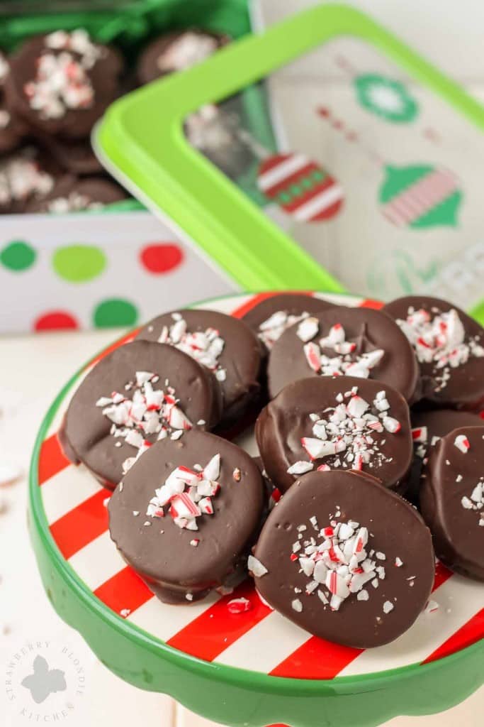 Peppermint and Chocolate are a match made in cookie heaven in these Chocolate Peppermint Cookies. With a light sprinkling of candy canes on top, these would make a festive addition to your holiday cookie tray this year! | Strawberry Blondie Kitchen