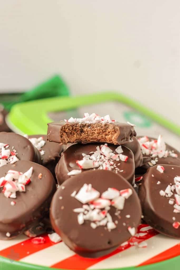 Peppermint and Chocolate are a match made in cookie heaven in these Chocolate Peppermint Cookies. With a light sprinkling of candy canes on top, these would make a festive addition to your holiday cookie tray this year! | Strawberry Blondie Kitchen