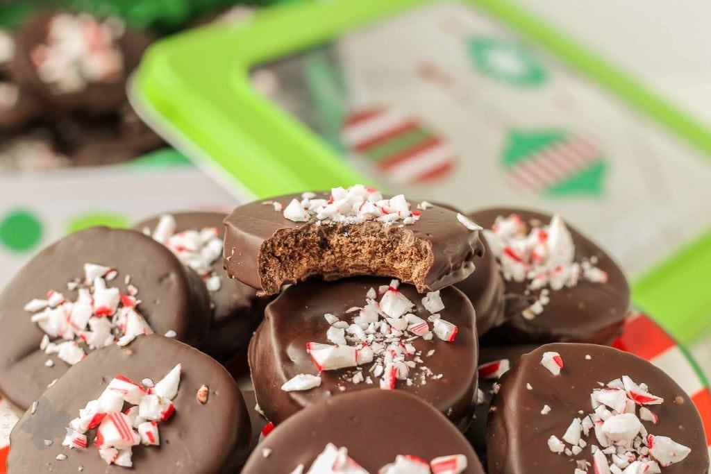 Peppermint and Chocolate are a match made in cookie heaven in these Chocolate Peppermint Cookies. With a light sprinkling of candy canes on top, these would make a festive addition to your holiday cookie tray this year! | Strawberry Blondie Kitchen