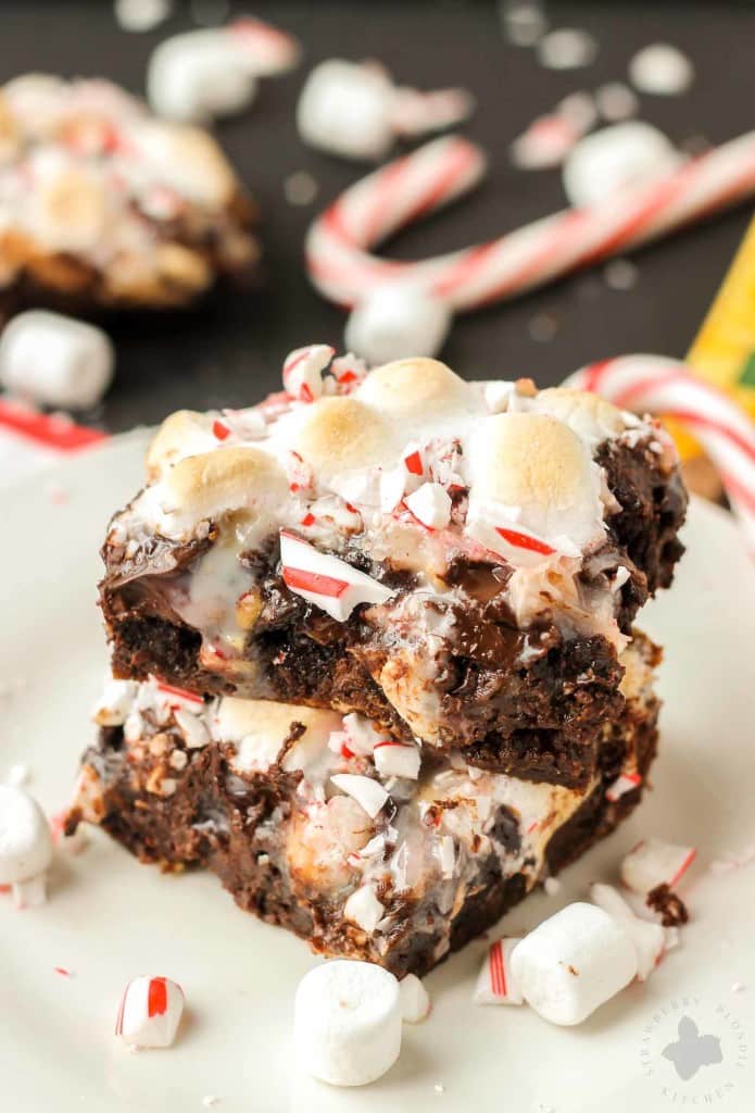 Have your hot cocoa and eat it too with these Peppermint Hot Cocoa Cookie Bars. Have your hot cocoa and eat it too with these Peppermint Hot Cocoa Cookie Bars. They feature 7 layers of delicious cookies, peppermints, marshmallows, chocolate, peanuts, coconut and then are finally drizzled with sweetened condensed milk. Perfect for cookie exchanges! | Strawberry Blondie Kitchen