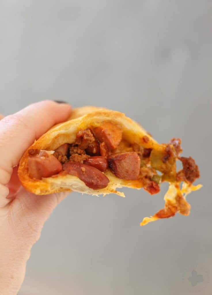 The flavors of an American classic, the chili cheese dog, have been rolled up into a crescent ring to bring you the ultimate game time food. You'll please even the pickiest of eaters with this Chili Cheese Dog Crescent Ring during dinnertime or any occasion. | Strawberry Blondie Kitchen