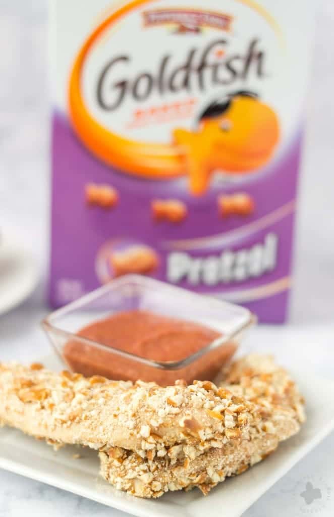 Kids starving after school and you’re tired of feeding them the same ole snack? Try these Pretzel Crusted Chicken Tenders. Chicken Tender strips are coated in Goldfish® Pretzel crackers, baked in the oven and served with a delicious Blackberry honey mustard sauce dipping sauce your kids will love! | Strawberry Blondie Kitchen