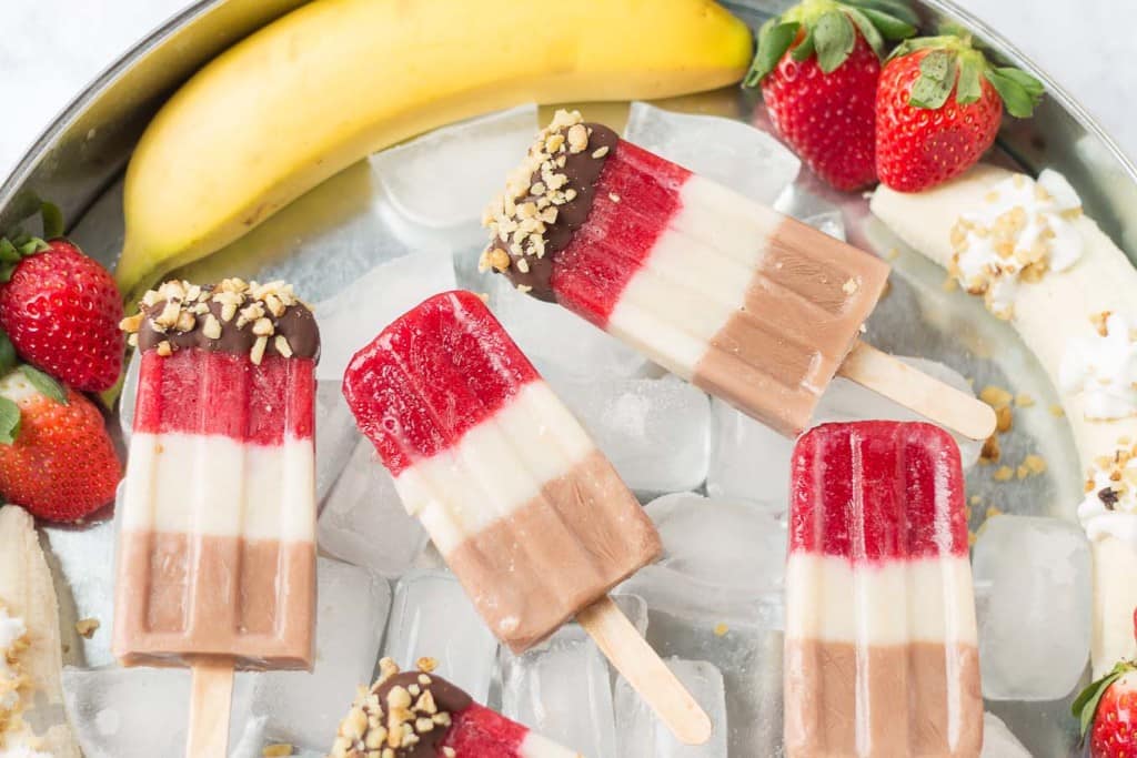 Layers of fresh strawberries, Sir BananamilkTM, and Sir Chocolate BananamilkTM make these Banana Split Popsicles irresistible to both adults and children alike. | Strawberry Blondie Kitchen