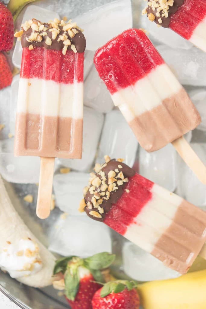 Layers of fresh strawberries, Sir BananamilkTM, and Sir Chocolate BananamilkTM make these Banana Split Popsicles irresistible to both adults and children alike. | Strawberry Blondie Kitchen