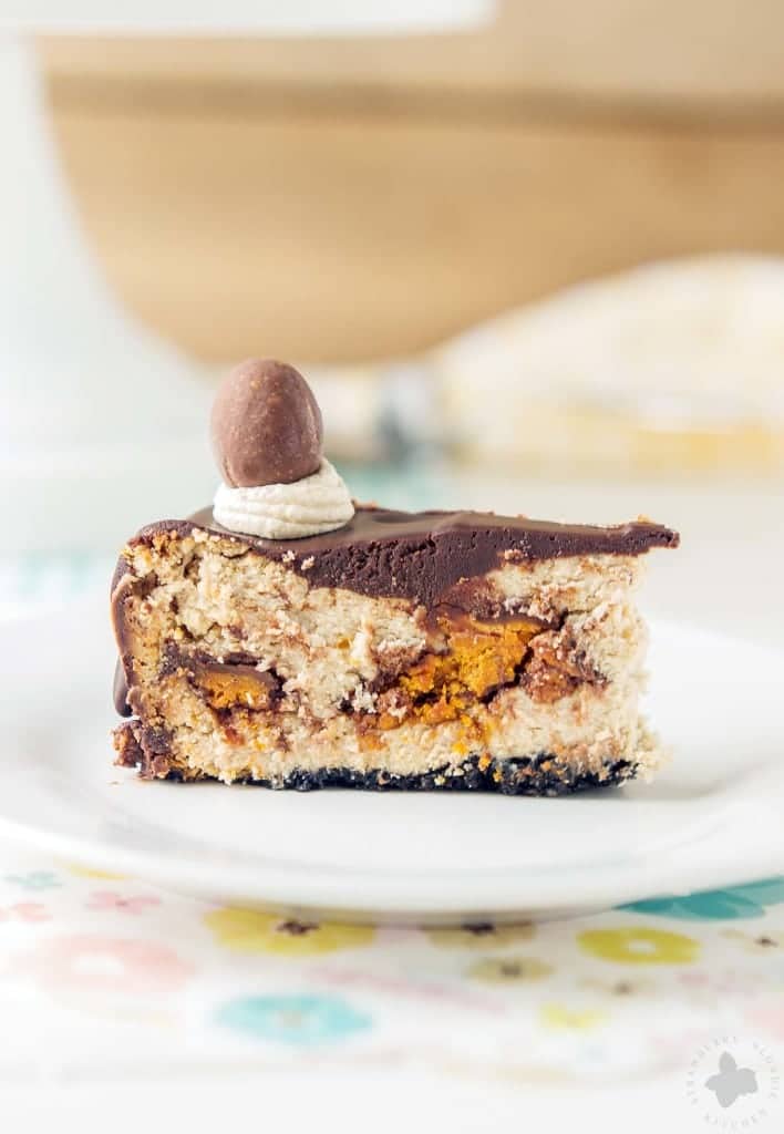 Layers of chocolate cookie crust, peanut butter cheesecake, BUTTERFINGER® Cup Eggs, chocolate ganache and peanut butter frosting, this BUTTERFINGER® Cheesecake Pie is a peanut butter lovers dream! | Strawberry Blondie Kitchen