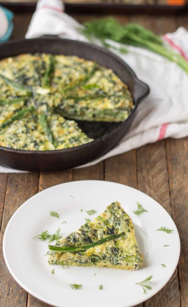 Bursting with springtime flavors, this Asparagus and Spinach Frittata is the perfect dish to wake up to in the morning. Fresh asparagus, spinach and tangy goat cheese pair nicely to give you a healthy balanced breakfast, snack or meal any time | Strawberry Blondie Kitchen