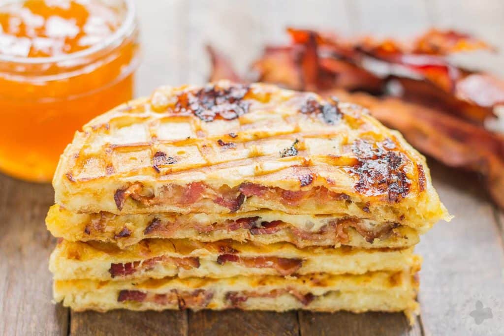 Crispy bacon, buttery havarti and sweet peaches come together to create the ultimate wafflewich that kids and parents alike, can't resist! These Bacon, Havarti and Peach Wafflewiches come together in a snap and are perfect anytime of the day to keep you fueled and going strong. | Strawberry Blondie Kitchen