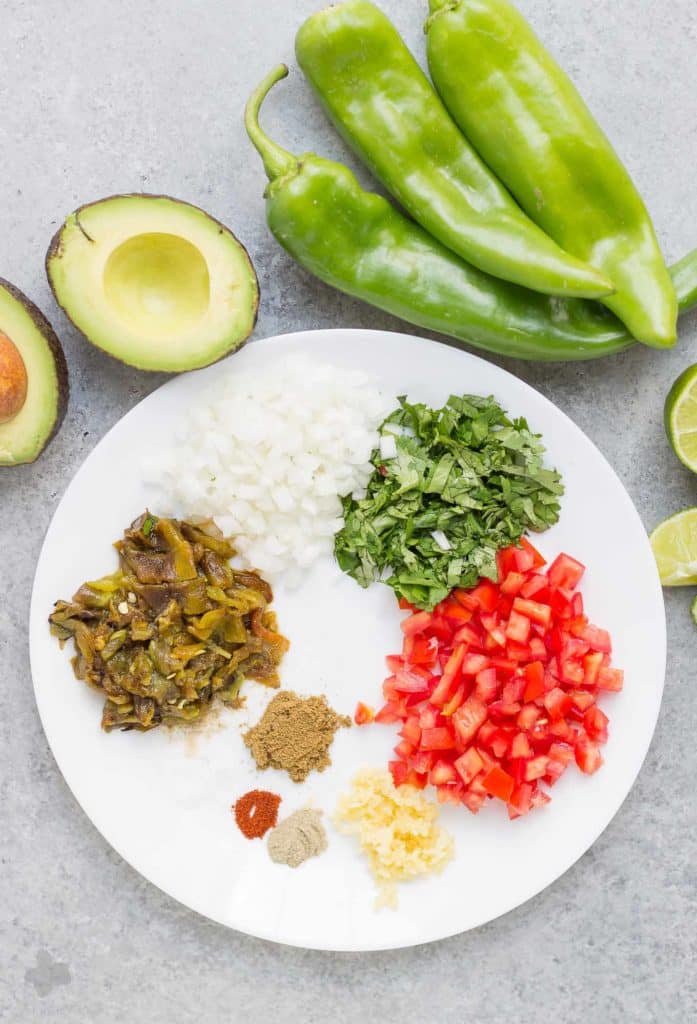 Add a little heat and smokiness to your guacamole with fire roasted hatch chiles. Only in season for a short time, so get your hands on some of these babies and make this delicious, crowd pleasing Hatch Chile Guacamole. | Strawberry Blondie Kitchen