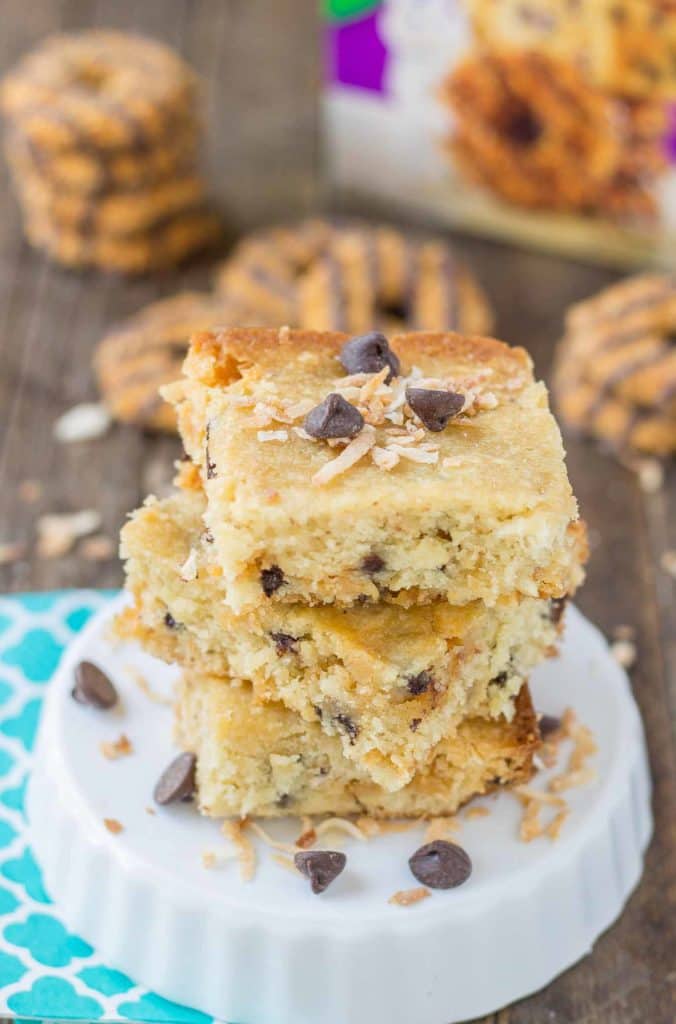 These Pillsbury Pillsbury Girl Scouts Baking Mixes feature the flavor of Samoas in their Caramel and Coconut Blondies and Thin Mint Cookies in their Thin Mint Brownies. All I can say is, Pillsbury nailed it. Now you can enjoy the flavor of Girl Scout cookies all year long! | Strawberry Blondie Kitchen