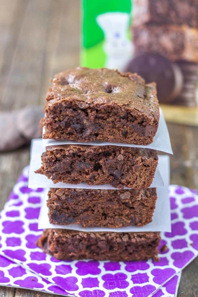 These Pillsbury Pillsbury Girl Scouts Baking Mixes feature the flavor of Samoas in their Caramel and Coconut Blondies and Thin Mint Cookies in their Thin Mint Brownies. All I can say is, Pillsbury nailed it. Now you can enjoy the flavor of Girl Scout cookies all year long! | Strawberry Blondie Kitchen