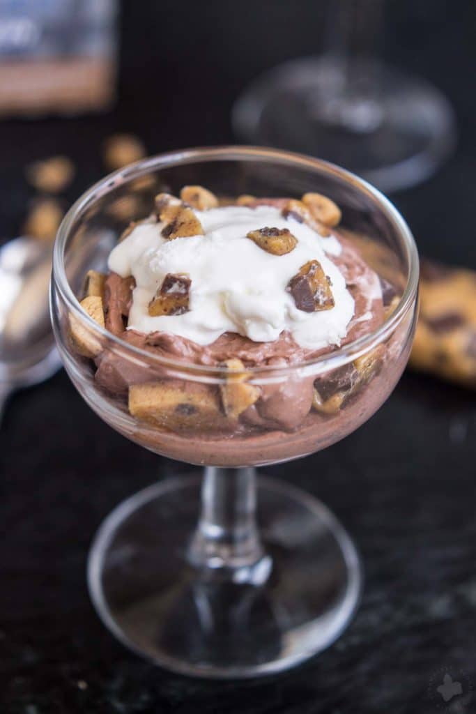 These Protein Packed Chocolate Chip Cookie Dough Parfaits are a low calorie, low sugar, indulgent treat thanks to Pure Protein Plus Bars. | Strawberry Blondie Kitchen