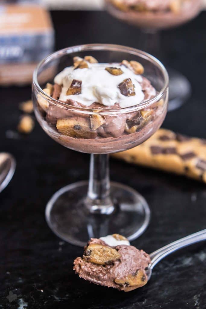 These Protein Packed Chocolate Chip Cookie Dough Parfaits are a low calorie, low sugar, indulgent treat thanks to Pure Protein Plus Bars. | Strawberry Blondie Kitchen