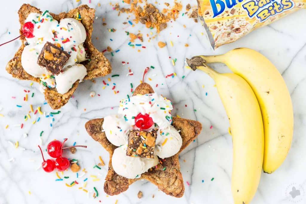 Freshly baked chocolate chip cookies are molded into bowls and piled high with all your favorite ice cream sundae favorites. Now you can have your ice cream and eat the bowl too! The Ultimate Ice Cream Sundae Bowl are an ice cream lovers dream. | Strawberry Blondie Kitchen