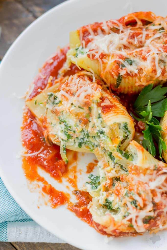 These veggie stuffed shells are packed with hearty vegetables, creamy cheese and smothered in delicious garlic Ragu Homestyle Pasta Sauce. They're so good, even the meat eaters will be asking for seconds! | Strawberry Blondie Kitchen