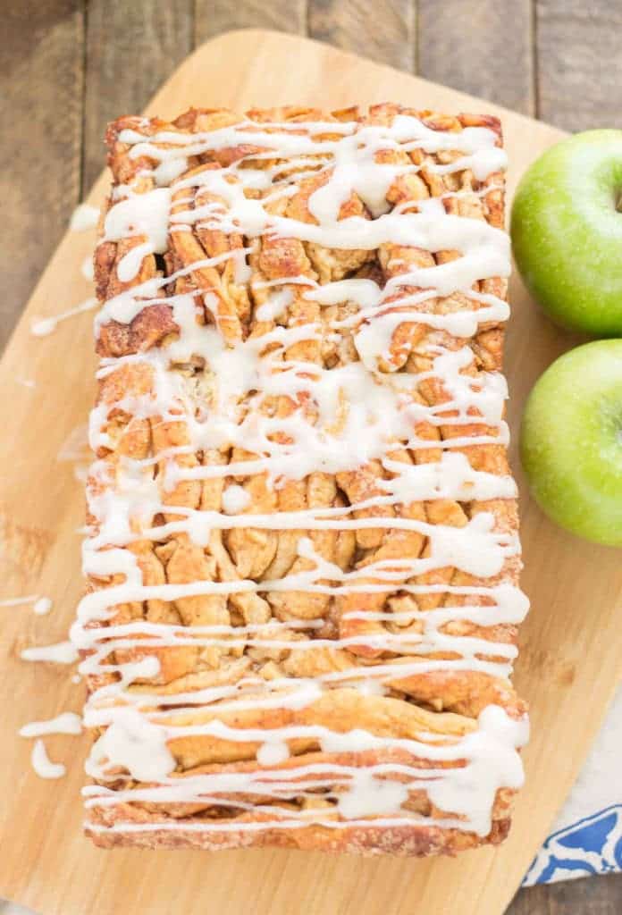 Apple Pie Pull Apart Bread is filled with chopped apples, cinnamon, brown sugar and drizzled with a cream cheese glaze. Sure to give Apple Pie a run for its money! | Strawberry Blondie Kitchen