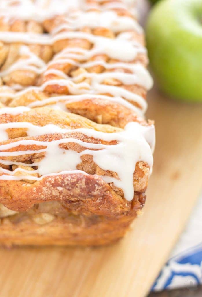 Apple Pie Pull Apart Bread is filled with chopped apples, cinnamon, brown sugar and drizzled with a cream cheese glaze. Sure to give Apple Pie a run for its money! | Strawberry Blondie Kitchen
