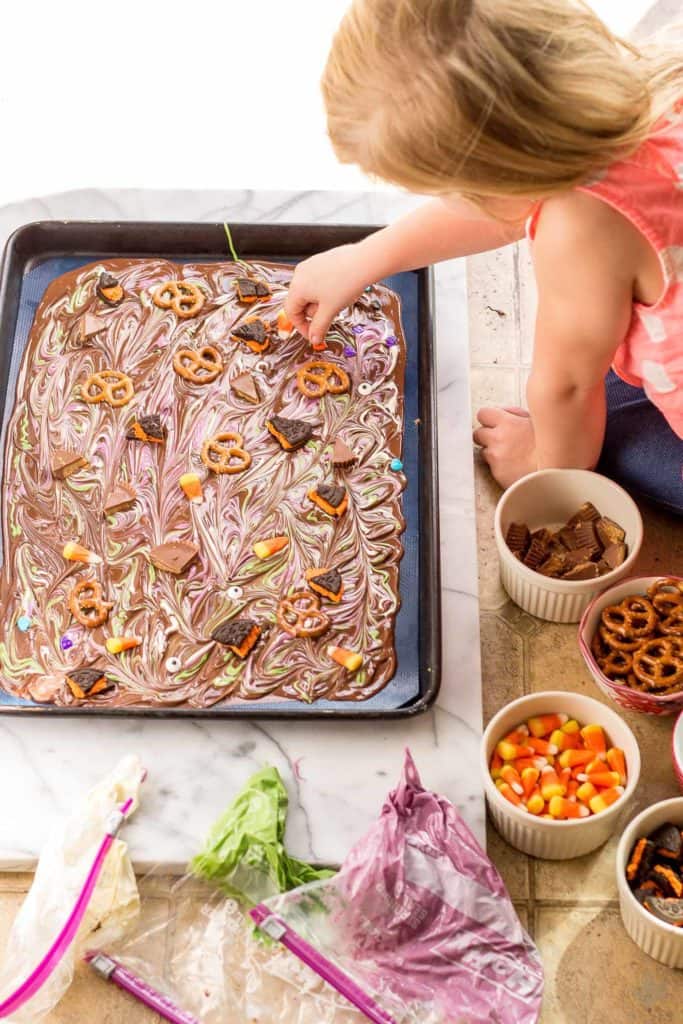 Halloween Candy Bark is a fun and spooky way to bring the deliciousness of Halloween candy into a colorful, no bake bark your whole family can customize. Use Hefty® Slider Bags and cleanup is a breeze! | Strawberry Blondie Kitchen