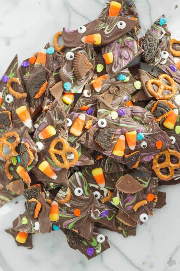 Halloween Candy Bark is a fun and spooky way to bring the deliciousness of Halloween candy into a colorful, no bake bark your whole family can customize. Use Hefty® Slider Bags and cleanup is a breeze! | Strawberry Blondie Kitchen