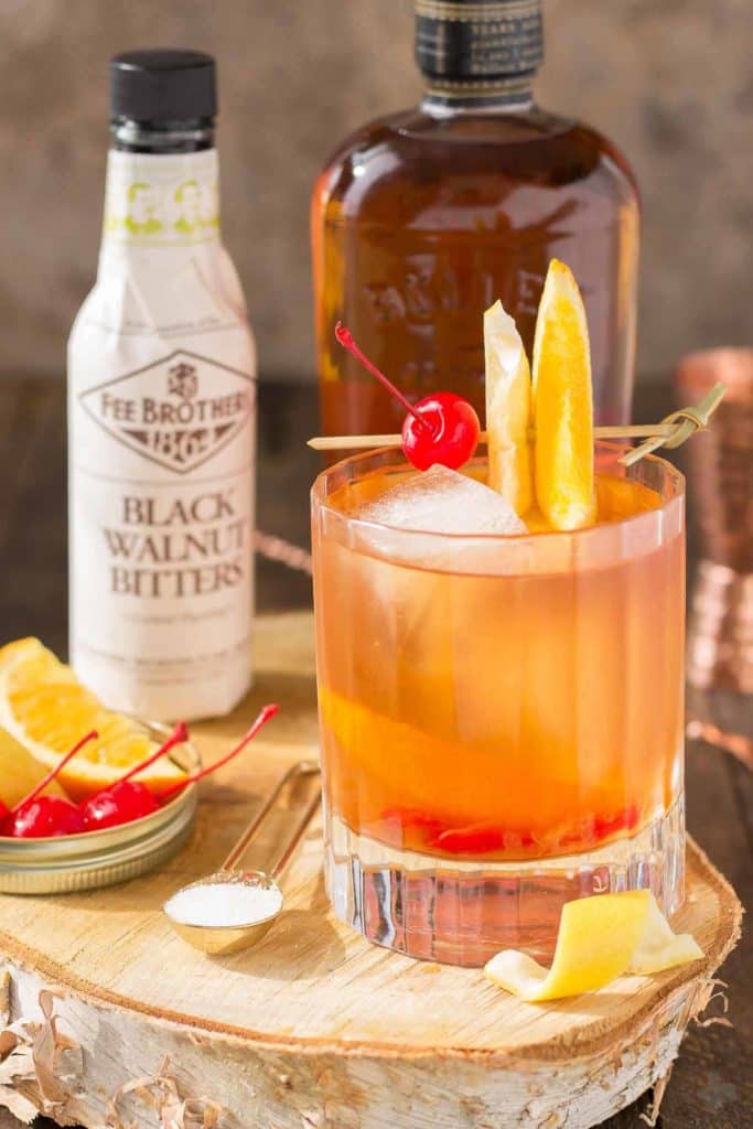 A spin on the traditional old fashioned, the addition of black walnut bitters draws out the warm, spicy flavors of the bourbon for a classy, sophisticated cocktail. | Strawberry Blondie Kitchen