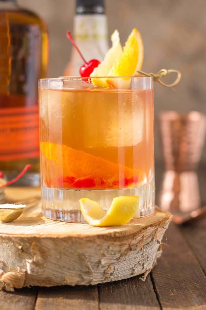 A spin on the traditional old fashioned, the addition of black walnut bitters draws out the warm, spicy flavors of the bourbon for a classy, sophisticated cocktail. | Strawberry Blondie Kitchen