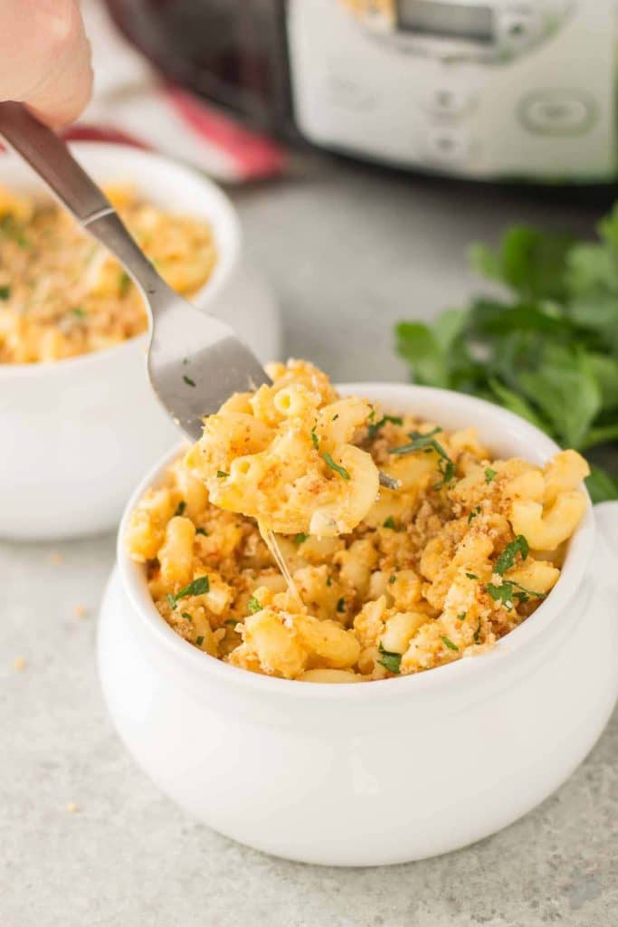 The cheesiest, creamiest, easiest and very BEST Slow Cooker Macaroni and Cheese to have your family begging for more! | Strawberry Blondie Kitchen