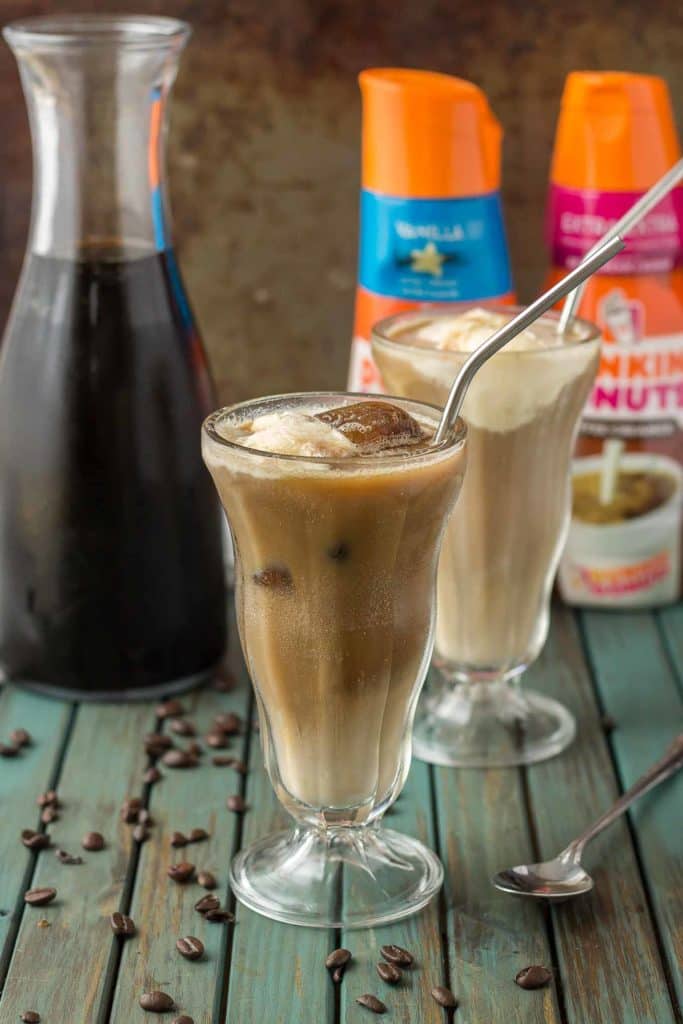 Have your coffee and your dessert too with this Coffee Cooler Float. Cold brew is combined with root beer, cream and vanilla ice cream to give you the ultimate in coffee indulgence! | Strawberry Blondie Kitchen