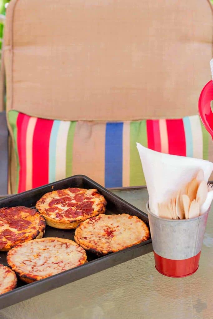 Summertime pizza parties have never been easier and simpler thanks to Easy grilled pizzas with Red Baron Singles Deep Dish pizzas. Throw a few on the grill and you’ve got yourself a pizza party faster than you can call the delivery man. | Strawberry Blondie Kitchen
