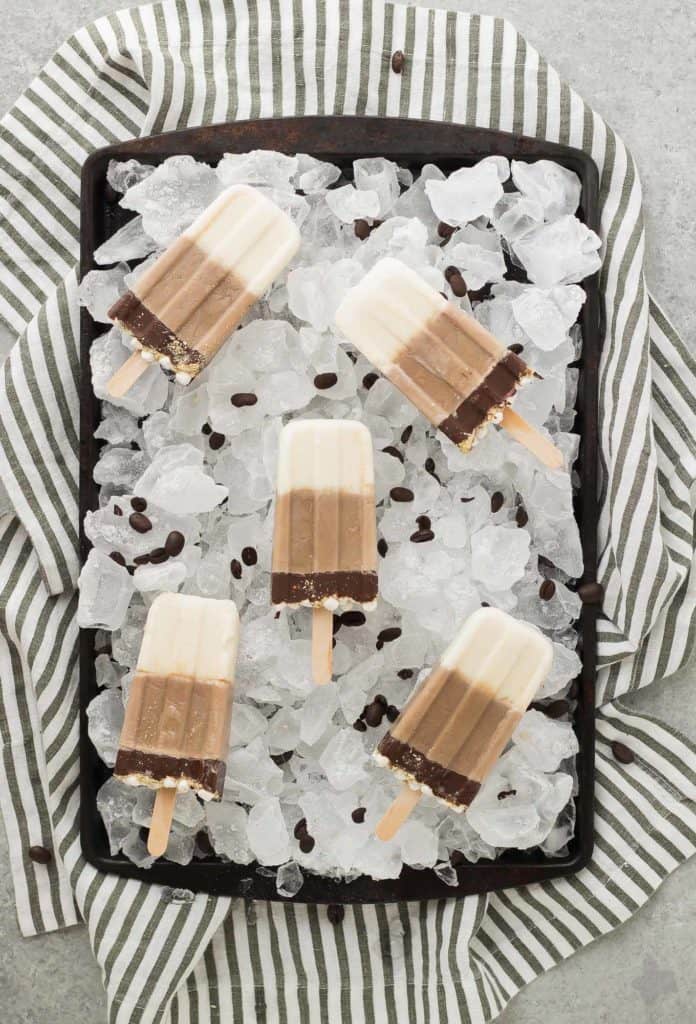 All the flavors you love of s'mores and coffee combined to give you one deliciously cool, refreshing and caffeine spiked popsicle. | Strawberry Blondie Kitchen