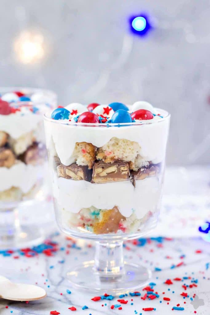 Layers of Pillsbury™ Funfetti® Cake, Frosting, Snickers and M&M’s make these Patriotic Mini Trifles the best way to spread your love of Red, White and Blue! | Strawberry Blondie Kitchen