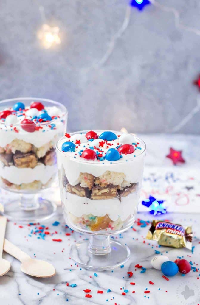 Layers of Pillsbury™ Funfetti® Cake, Frosting, Snickers and M&M’s make these Patriotic Mini Trifles the best way to spread your love of Red, White and Blue! | Strawberry Blondie Kitchen