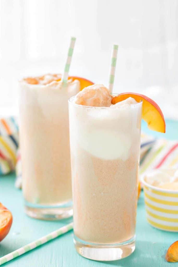 With 4 ingredients, your only 5 minutes away from a fun and delicious Peaches and Cream Soda.  Peach syrup, cream, ice cream and club soda make this Peaches and Cream Soda delightful and the perfect summer sipper! Strawberry Blondie Kitchen