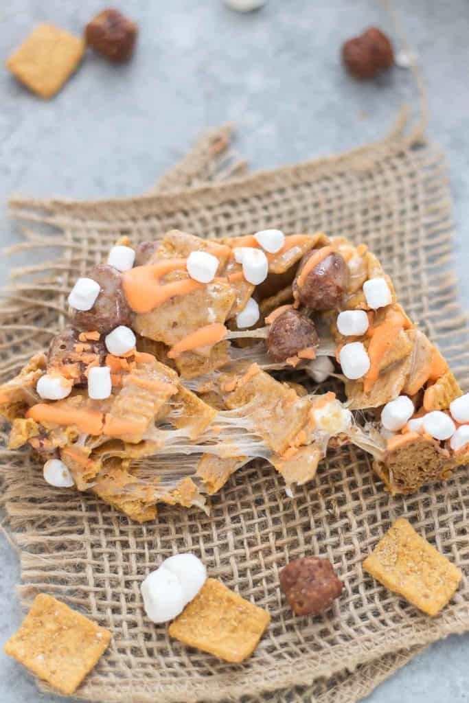 The classic crispy treat you love, turned into a Fall favorite.  These Pumpkin Spice S'mores Bars combine S’mores cereal, warm pumpkin spice seasoning and a delightful drizzle of chocolate and mini marshmallows. | Strawberry Blondie Kitchen