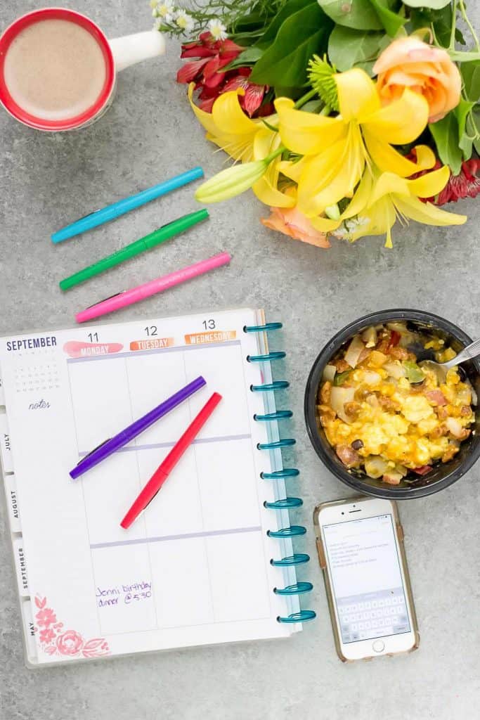 Mornings are chaotic but with these “Tips to improve your Mornings with Jimmy Dean” you can conquer the chaos before your week starts! | Strawberry Blondie Kitchen