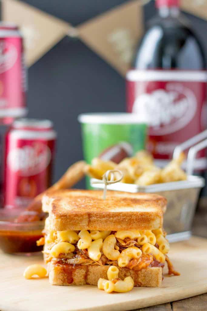 These Dr Pepper Pulled Pork n Mac Sandwiches are a combination of sweet, sharp and tangy. They’re amazing for to feed a crowd on game day, just bring extra napkins.  | Strawberry Blondie Kitchen
