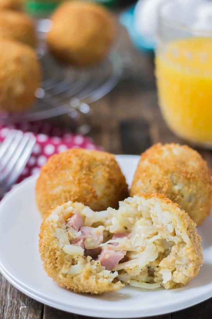 Crispy, crunchy and packed with ham and cheesy goodness, these Ham and Cheese Stuffed Hash Brown Balls should be on your next breakfast and brunch table! | Strawberry Blondie Kitchen