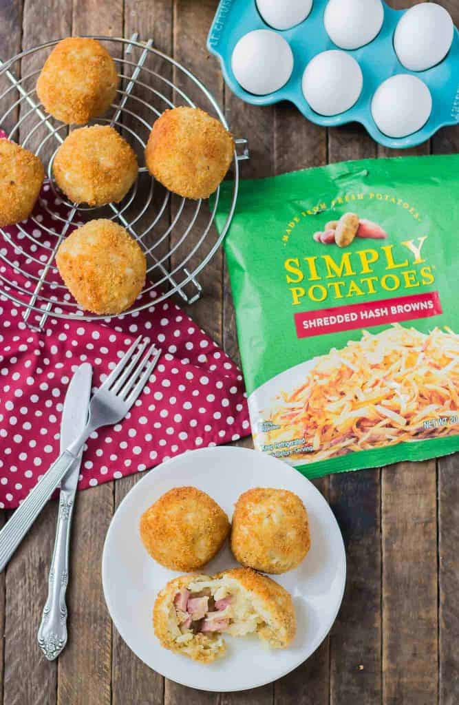 Crispy, crunchy and packed with ham and cheesy goodness, these Ham and Cheese Stuffed Hash Brown Balls should be on your next breakfast and brunch table! | Strawberry Blondie Kitchen