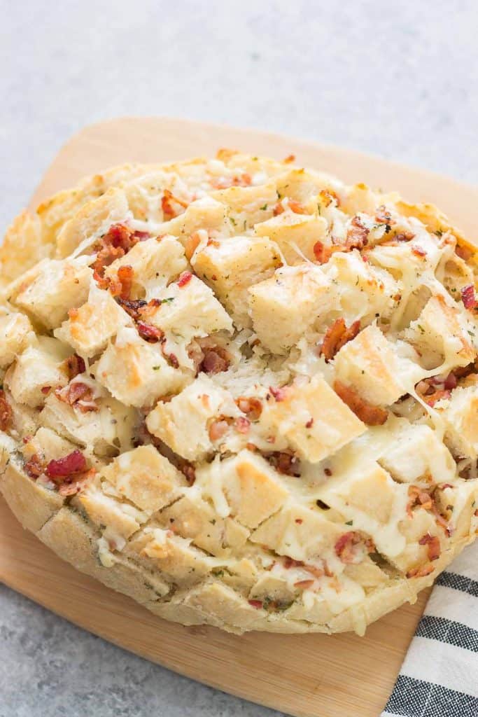 Warm up this season with Idahoan® Steakhouse® Soups and this delicious Cheddar Bacon Ranch Pull Apart Bread.  The perfect winning combination to keep cozy this season. | Strawberry Blondie Kitchen