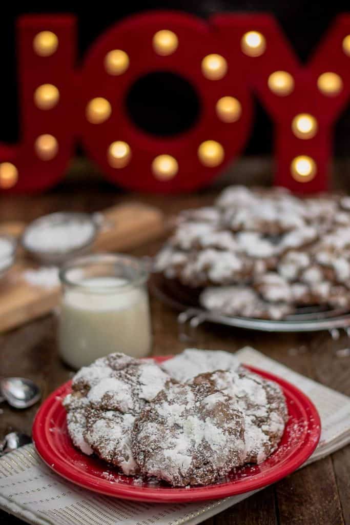 Peppermint Crinkle Cookies are delicious, chocolaty, minty bites of cookies suitable for the big guy himself! | Strawberry Blondie Kitchen