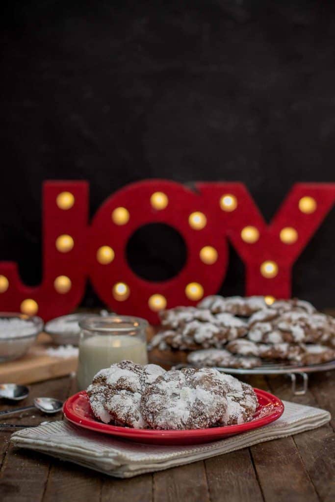 Peppermint Crinkle Cookies are delicious, chocolaty, minty bites of cookies suitable for the big guy himself! | Strawberry Blondie Kitchen