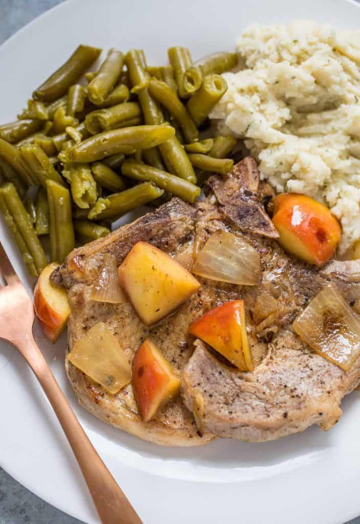 One Pan Pork Chops with Apples and Cinnamon