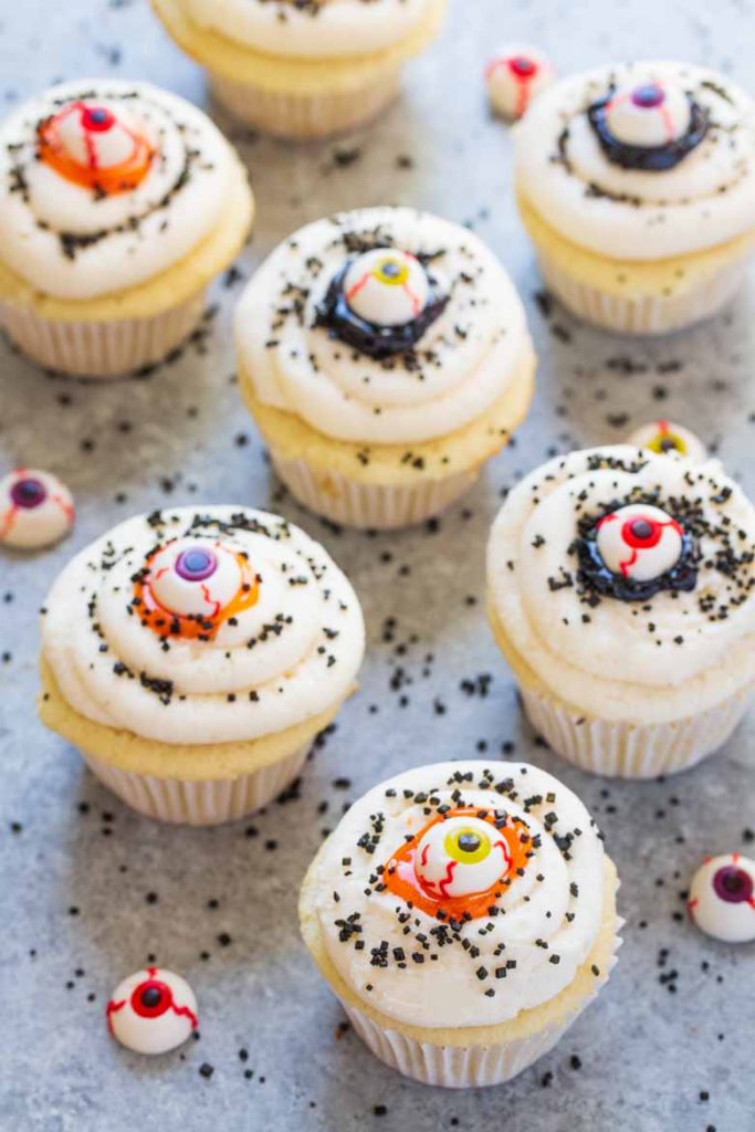 These Homemade Vanilla Eyeball Halloween Cupcakes are simple to make, adorable and are perfect for Halloween!