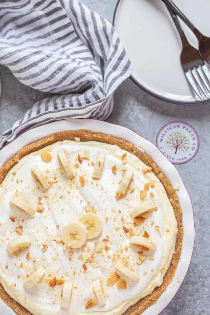 No Bake Banana Cream Pie with Pecan Crust topped with slices bananas and Nilla wafers