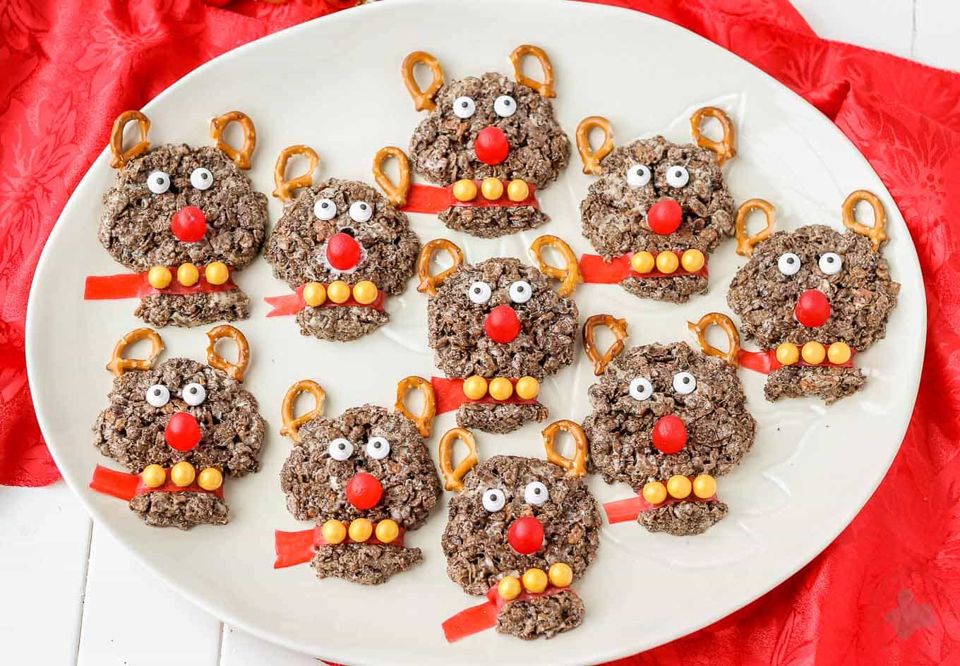 Delicious and {almost} too adorable to eat, these Rudolph the Red Nosed Reindeer Cocoa Pebbles Treats will joy and delight kids and adults alike. We can't forget about Rudolph the Red Nosed Reindeer, after all he is the one who guides Santa's sleigh. These Cocoa Pebbles treats are fun for all your holiday parties this season and they taste great too! | Strawberry Blondie Kitchen