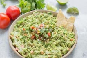 Add a little heat and smokiness to your guacamole with fire roasted hatch chiles. Only in season for a short time, so get your hands on some of these babies and make this delicious, crowd pleasing Hatch Chile Guacamole. | Strawberry Blondie Kitchen