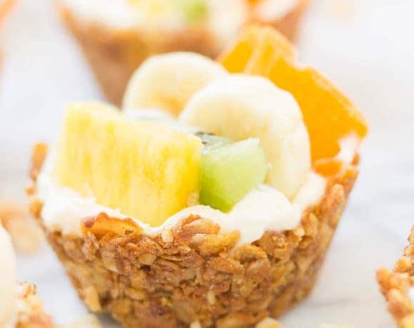 Head to the islands with these Tropical Granola Cups. These cups are made with Honey Bunches of Oats® cereal, bananas, oatmeal and coconut. Then filled with yogurt and delicious tropical fruits. You'll feel like you're on an island oasis every morning! | Strawberry Blondie Kitchen